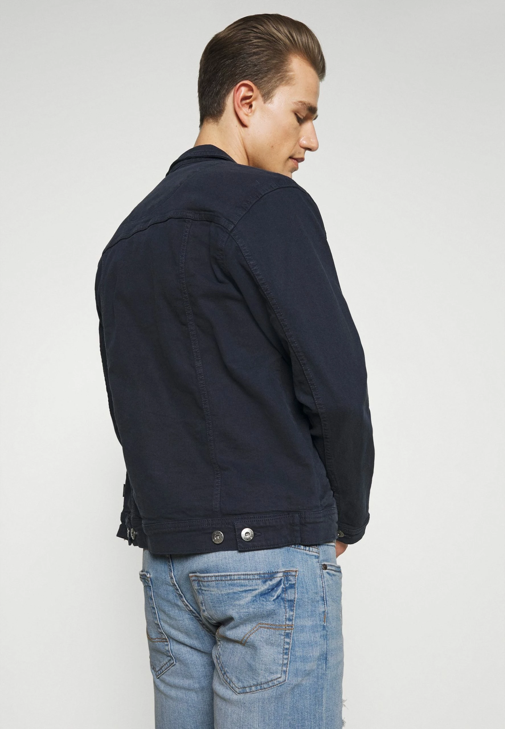 Indicode Jeans KADEN HOLES - Szorty Jeansowe w Blue Wash | Modne i Wygodne 4 Indicode Jeans KADEN HOLES - Szorty Jeansowe w Blue Wash | Modne i Wygodne - obrazek 4