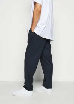 Indicode Jeans EBERLEIN WITH ROLL UP CHECK - Spodnie Materiałowe - Panamera Blue | Odzież/Spodnie -Indicode Jeans Sklep 0ac6aa631f5842fa835e86af3a991567 scaled