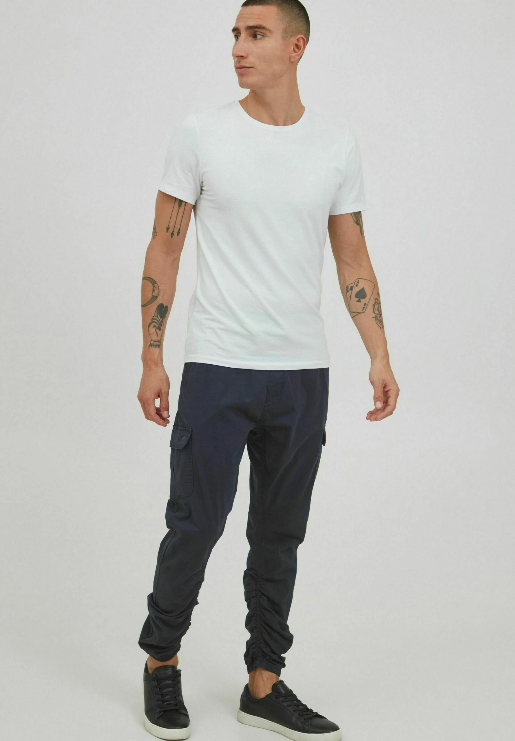 Indicode Jeans IDGILMAT - Bojówki w Kolorze Navy | Odzież/Promocje 2 Indicode Jeans IDGILMAT - Bojówki w Kolorze Navy | Odzież/Promocje - obrazek 2