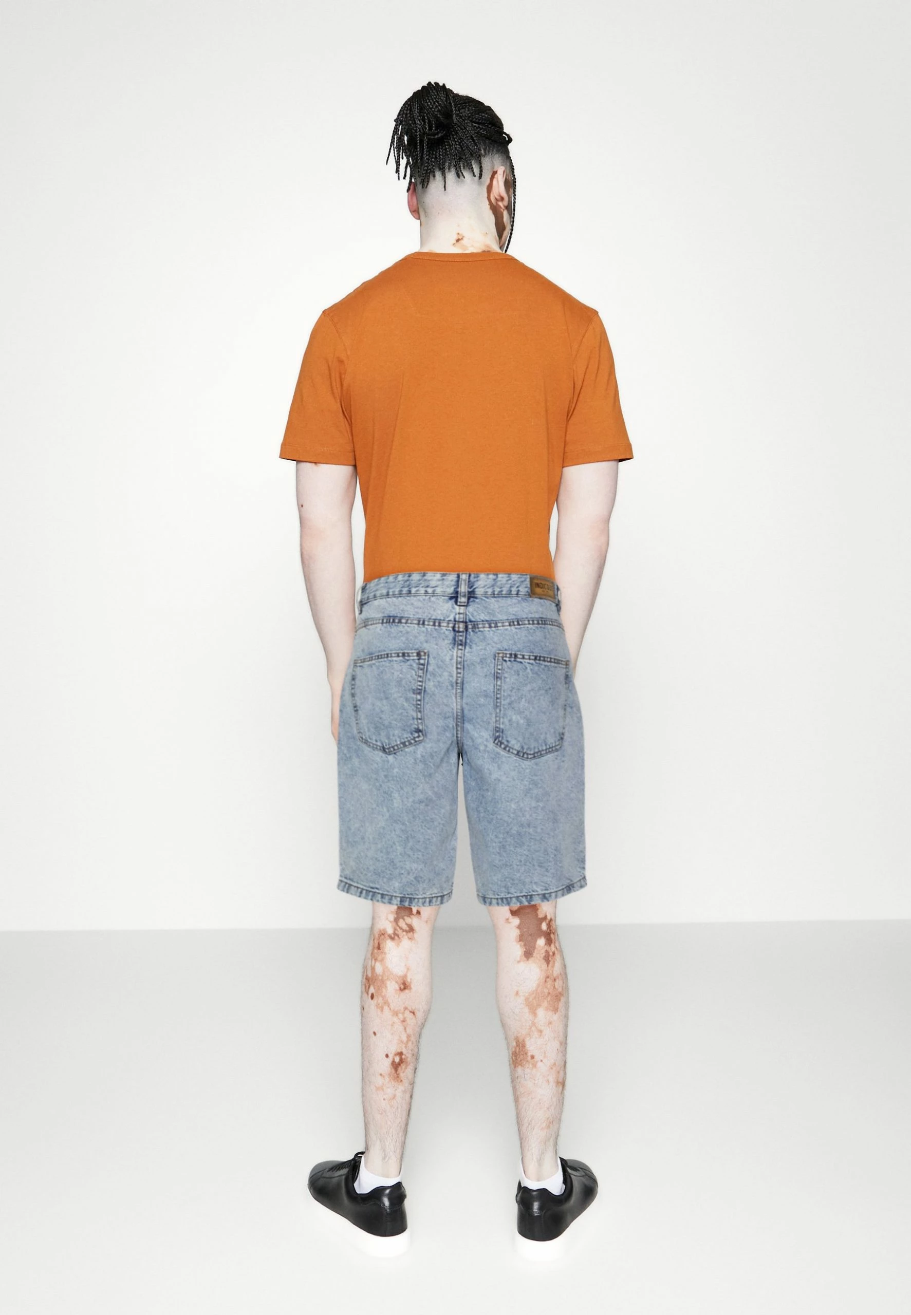 Indicode Jeans TIAN - Szorty Jeansowe - Frozen Bleach | Męskie Szorty z Wybielanym Efektem 3 Indicode Jeans TIAN - Szorty Jeansowe - Frozen Bleach | Męskie Szorty z Wybielanym Efektem - obrazek 3