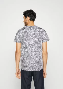 Indicode Jeans PALME - T-shirt Z Nadrukiem - Offwhite | Modna Odzież Męska 8 Indicode Jeans PALME - T-shirt Z Nadrukiem - Offwhite | Modna Odzież Męska -Indicode Jeans Sklep 181d6e6fb52240c5bd25e6edf6c50bc4 scaled