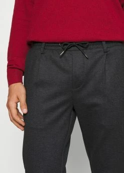 Indicode Jeans EBERLEIN WITH ROLLED UP - Spodnie Materiałowe - Cayman Grey | Modne i Wygodne Spodnie Męskie -Indicode Jeans Sklep 2123b6046d8548e4aac4d31cac8508b2 scaled