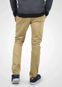 Indicode Jeans IDPENEFAL - Spodnie Chinosy w Kolorze Amber -Indicode Jeans Sklep 242f4c1b585544f2833f48c81c3adc57 scaled