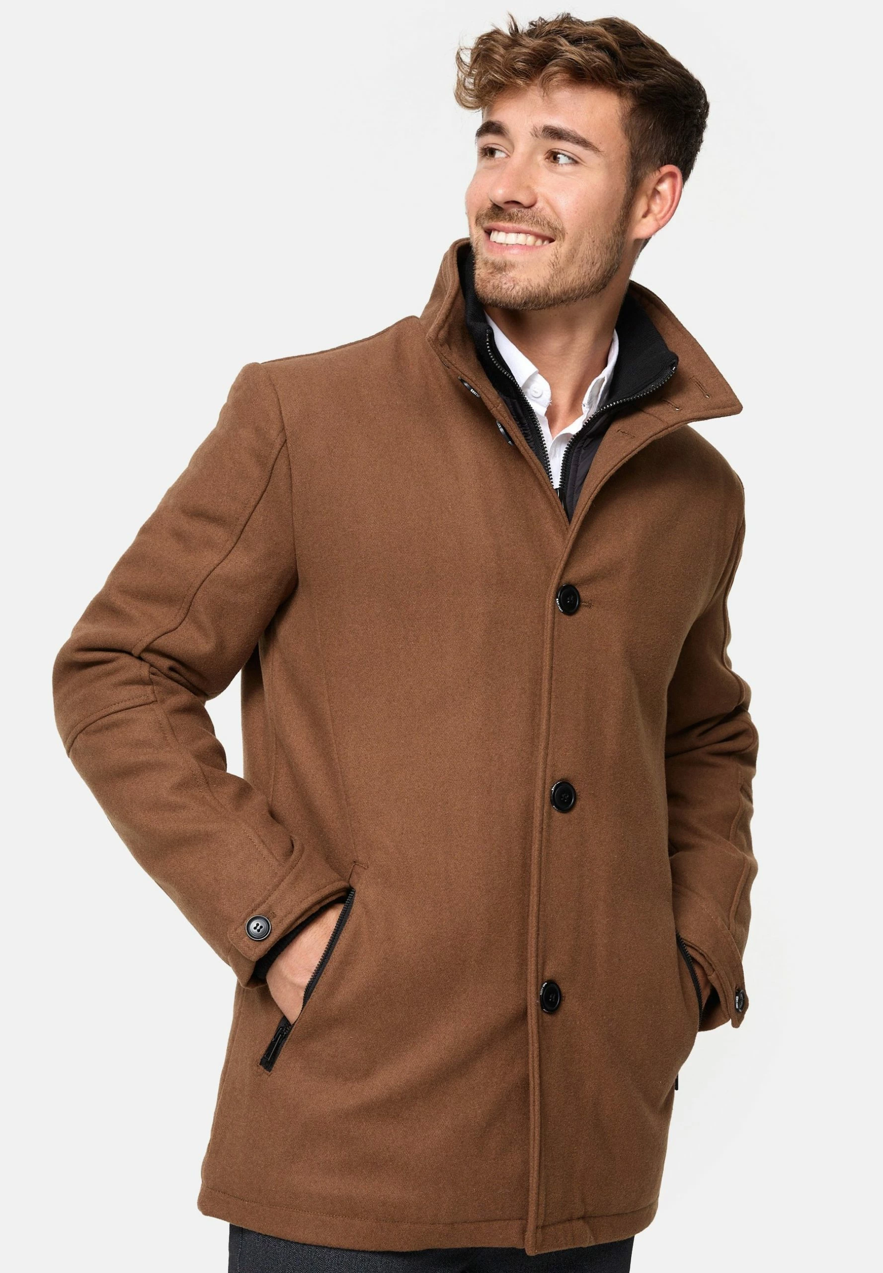 Indicode Jeans MÄNTEL BRITTANY - Kurtka Przejściowa w Kolorze Camel - Elegancka i Wygodna 4 Indicode Jeans MÄNTEL BRITTANY - Kurtka Przejściowa w Kolorze Camel - Elegancka i Wygodna - obrazek 4