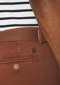 Indicode Jeans KAISER CHINO EXCLUSIV - Szorty Bootbeer | Eleganckie szorty męskie -Indicode Jeans Sklep 2ae26e4b10884ad7bae293528584ee52 scaled