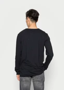 Indicode Jeans SONG - Bluzka Z Długim Rękawem - Czarna | Modna Koszulka Damska -Indicode Jeans Sklep 2d0a5c504b364154a3d45b31459eafd7 scaled