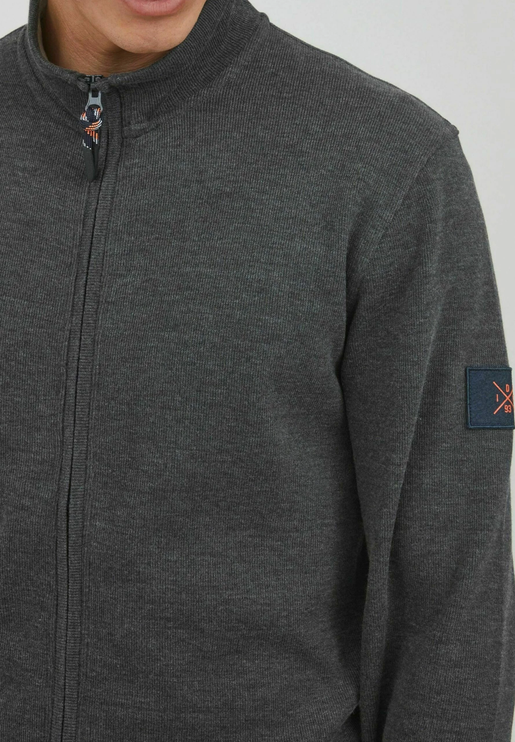 Indicode Jeans ARCELIO - Kardigan - Charcoal Mix - Elegancki i Wygodny Sweter Męski 4 Indicode Jeans ARCELIO - Kardigan - Charcoal Mix - Elegancki i Wygodny Sweter Męski - obrazek 4