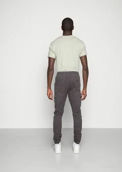 Indicode Jeans LAKELAND - Bojówki - Ciemny Szary | Odzież/Promocje -Indicode Jeans Sklep 32af84d59b424bd08ec40765d634ba91 scaled