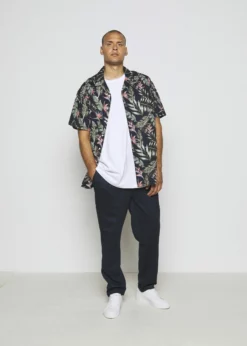 Indicode Jeans EBERLEIN WITH ROLL UP CHECK - Spodnie Materiałowe - Panamera Blue | Odzież/Spodnie -Indicode Jeans Sklep 340e79aa8c4b4739bb583e6528f8169d scaled