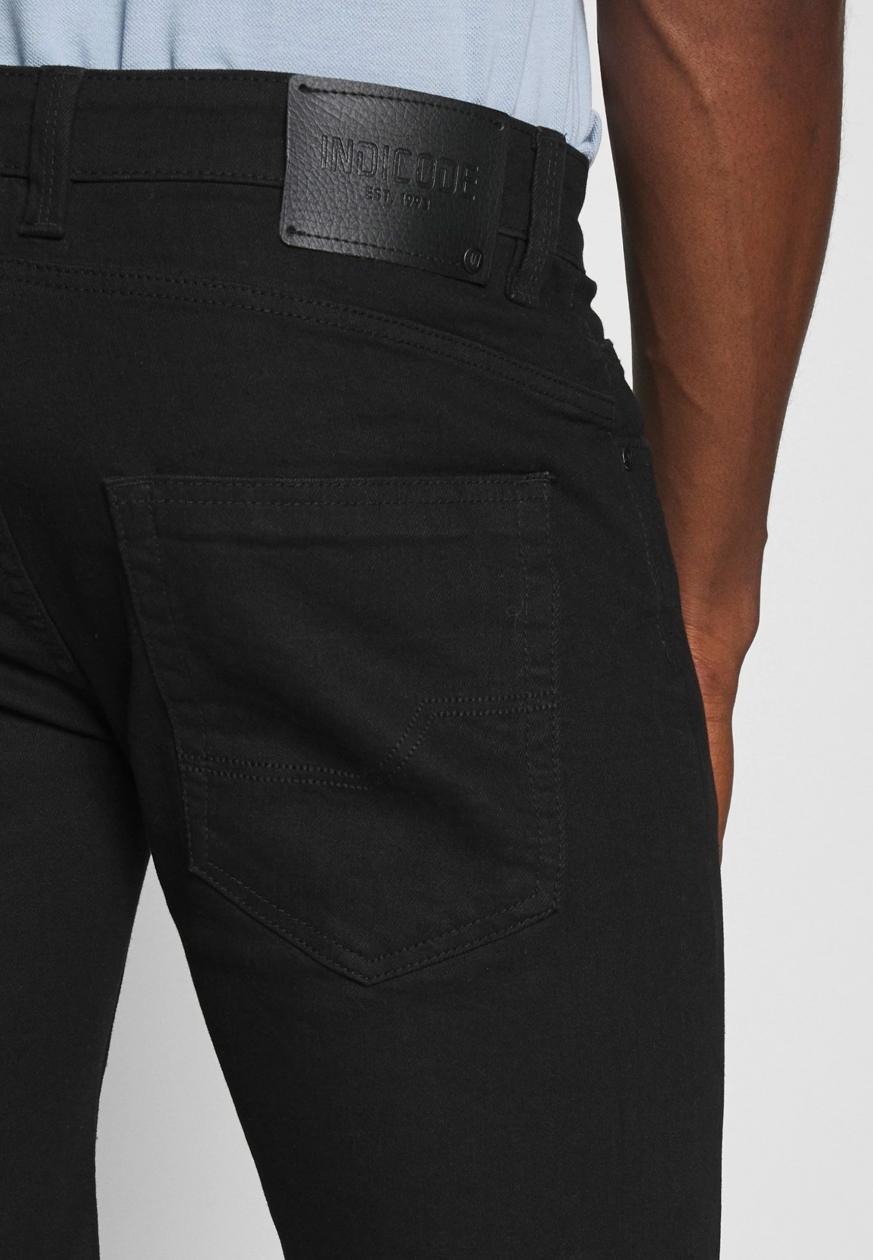 Indicode Jeans KADEN - Szorty Jeansowe Ultra Black | Wygodne i Modne 4 Indicode Jeans KADEN - Szorty Jeansowe Ultra Black | Wygodne i Modne - obrazek 4