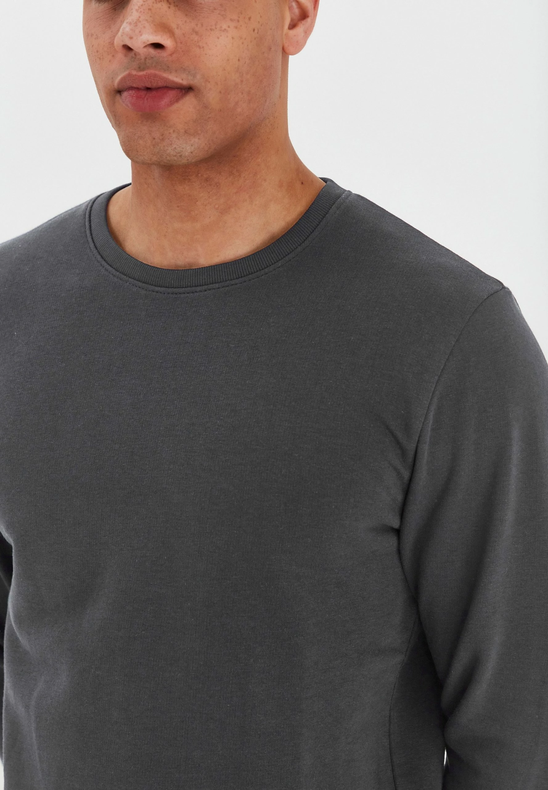 Indicode Jeans IDKENO - Bluza Męska - Charcoal Mix | Bluzy Męskie | Wysoka Jakość 4 Indicode Jeans IDKENO - Bluza Męska - Charcoal Mix | Bluzy Męskie | Wysoka Jakość - obrazek 4