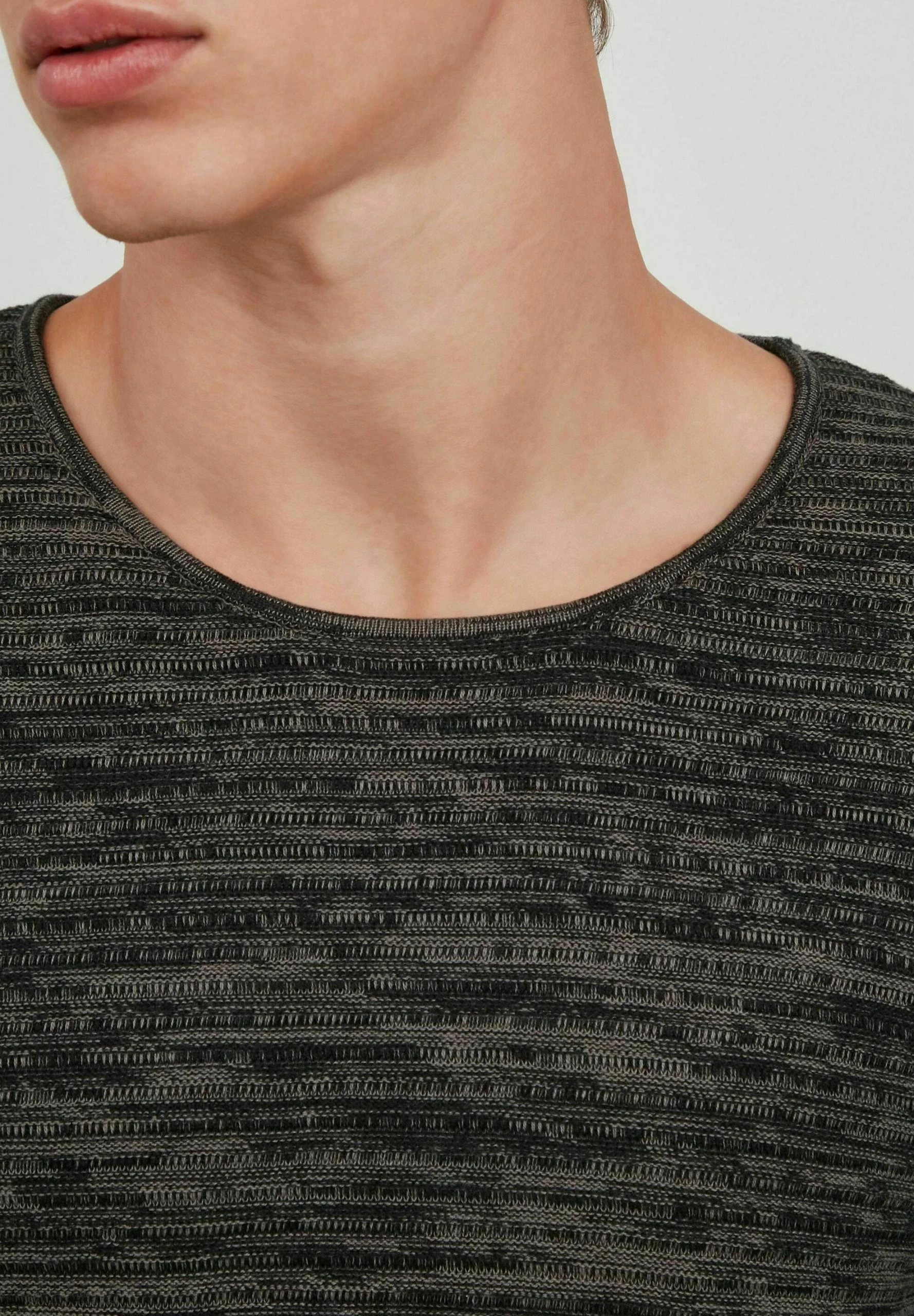 Indicode Jeans IDBAYNE - Sweter - Charcoal Mix | Odzież Promocyjna 4 Indicode Jeans IDBAYNE - Sweter - Charcoal Mix | Odzież Promocyjna - obrazek 4