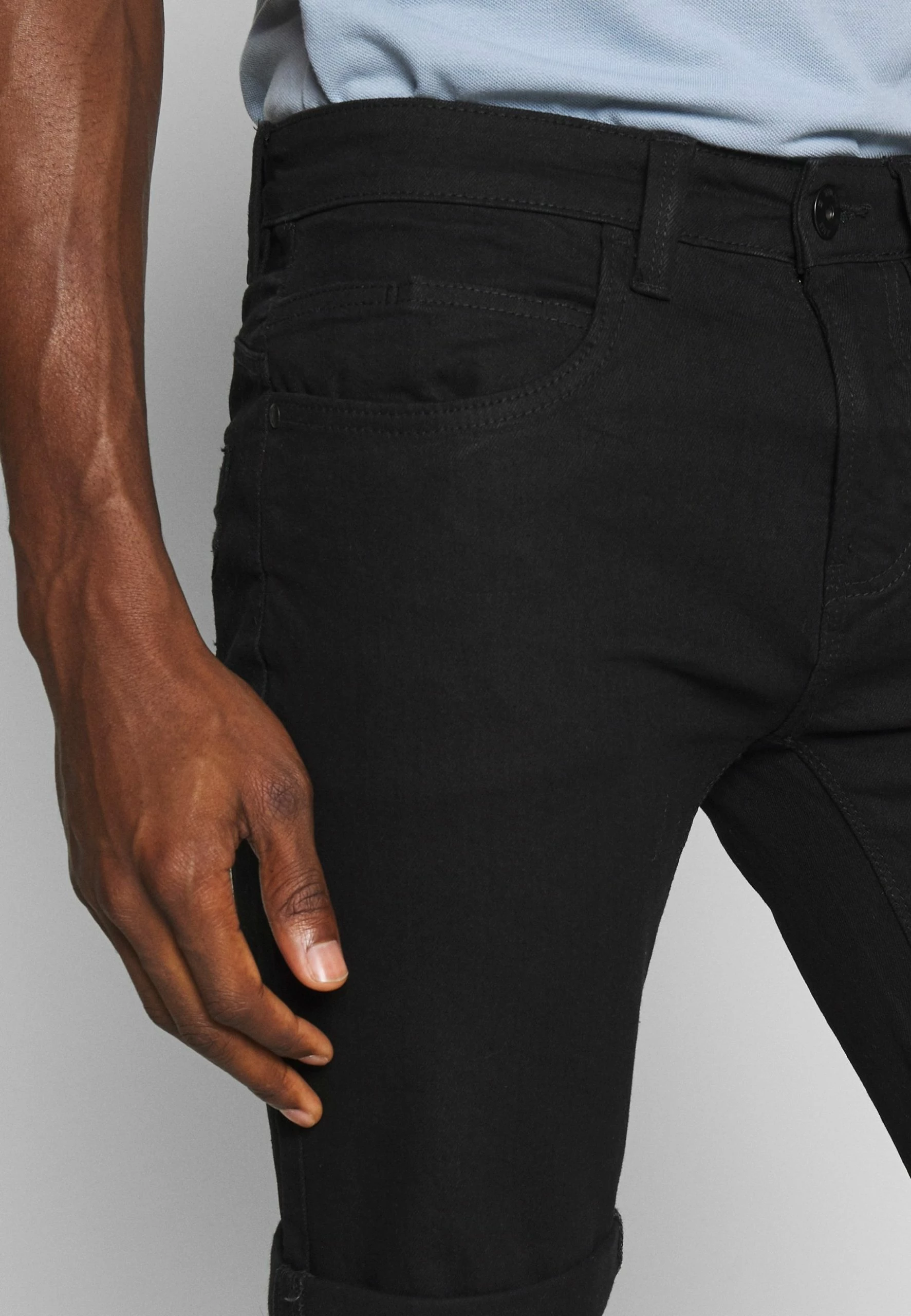 Indicode Jeans KADEN - Szorty Jeansowe Ultra Black | Wygodne i Modne 6 Indicode Jeans KADEN - Szorty Jeansowe Ultra Black | Wygodne i Modne - obrazek 6