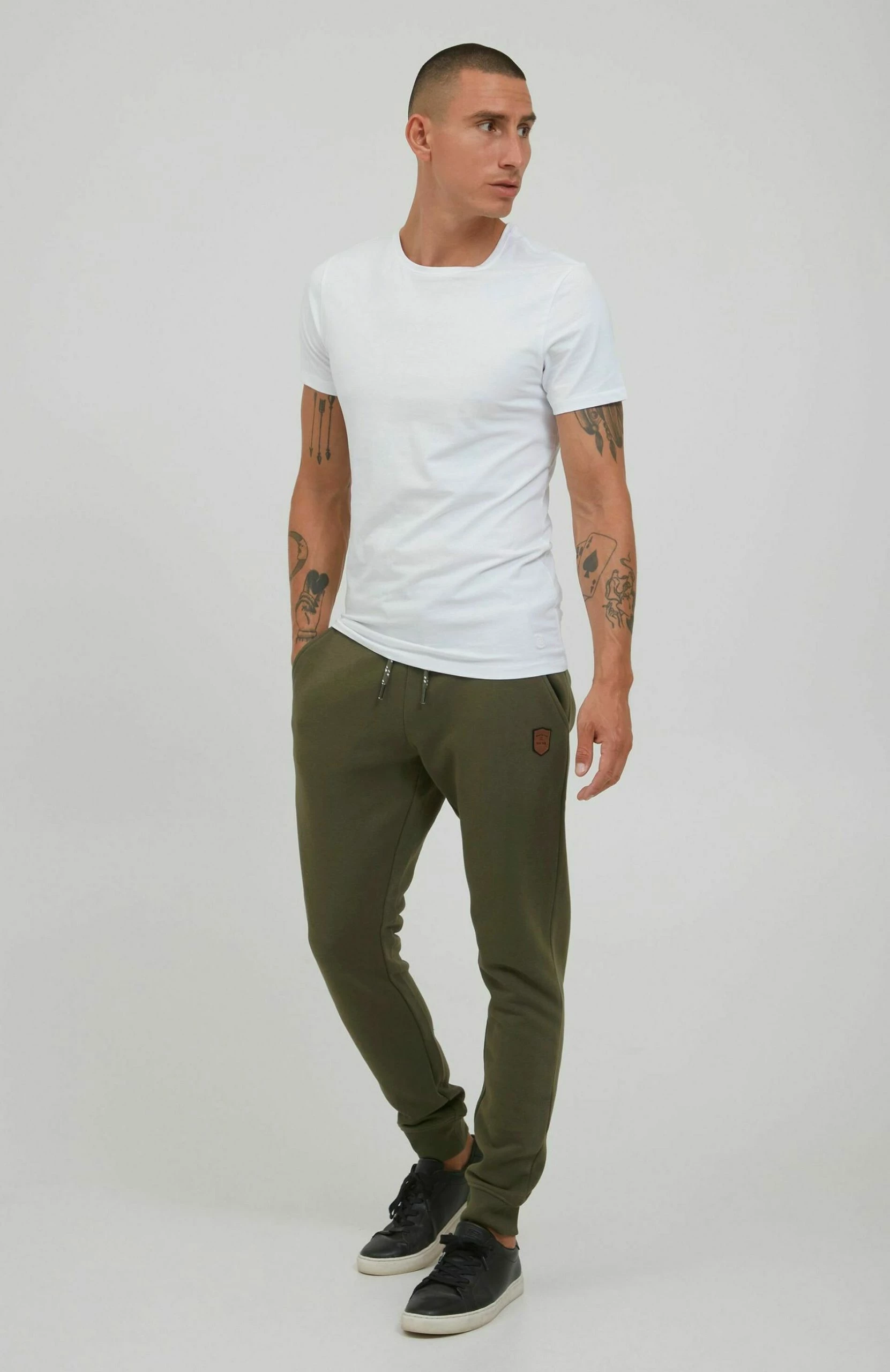 Indicode Jeans IDHULTOP - Spodnie Treningowe Army - Wygoda i Styl 2 Indicode Jeans IDHULTOP - Spodnie Treningowe Army - Wygoda i Styl - obrazek 2
