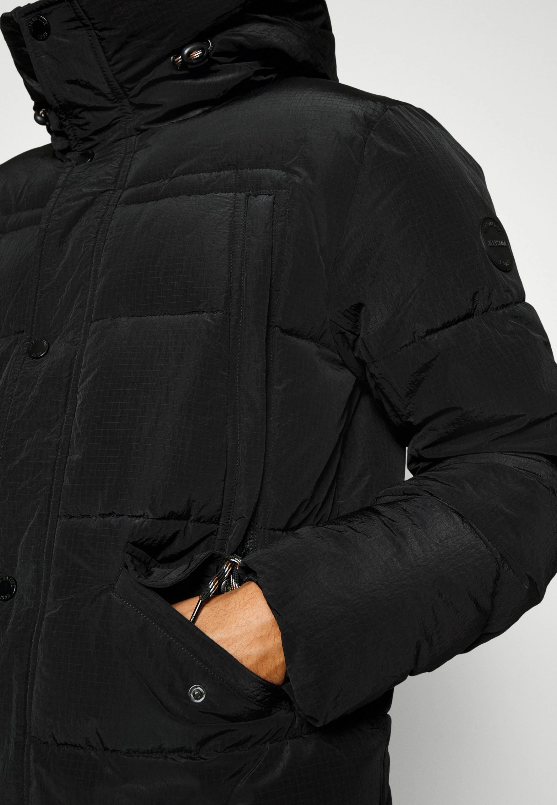 Indicode Jeans SULMON - Płaszcz Zimowy - Czarny | Elegancki i Ciepły Płaszcz Męski 6 Indicode Jeans SULMON - Płaszcz Zimowy - Czarny | Elegancki i Ciepły Płaszcz Męski - obrazek 6