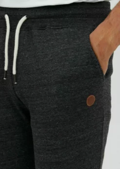 Indicode Jeans IDARKADIUS - Spodnie Treningowe - Black Mix | Modne i Wygodne Spodnie Męskie -Indicode Jeans Sklep 62b4e7ba41e24ba190b7e15ef33b0b36 scaled