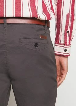 Indicode Jeans GOVER - Spodnie Chinosy - Ciemny Szary | Odzież/Spodnie 8 Indicode Jeans GOVER - Spodnie Chinosy - Ciemny Szary | Odzież/Spodnie -Indicode Jeans Sklep 664d9a8c4352412c9b768dfb9bfe27c9 scaled