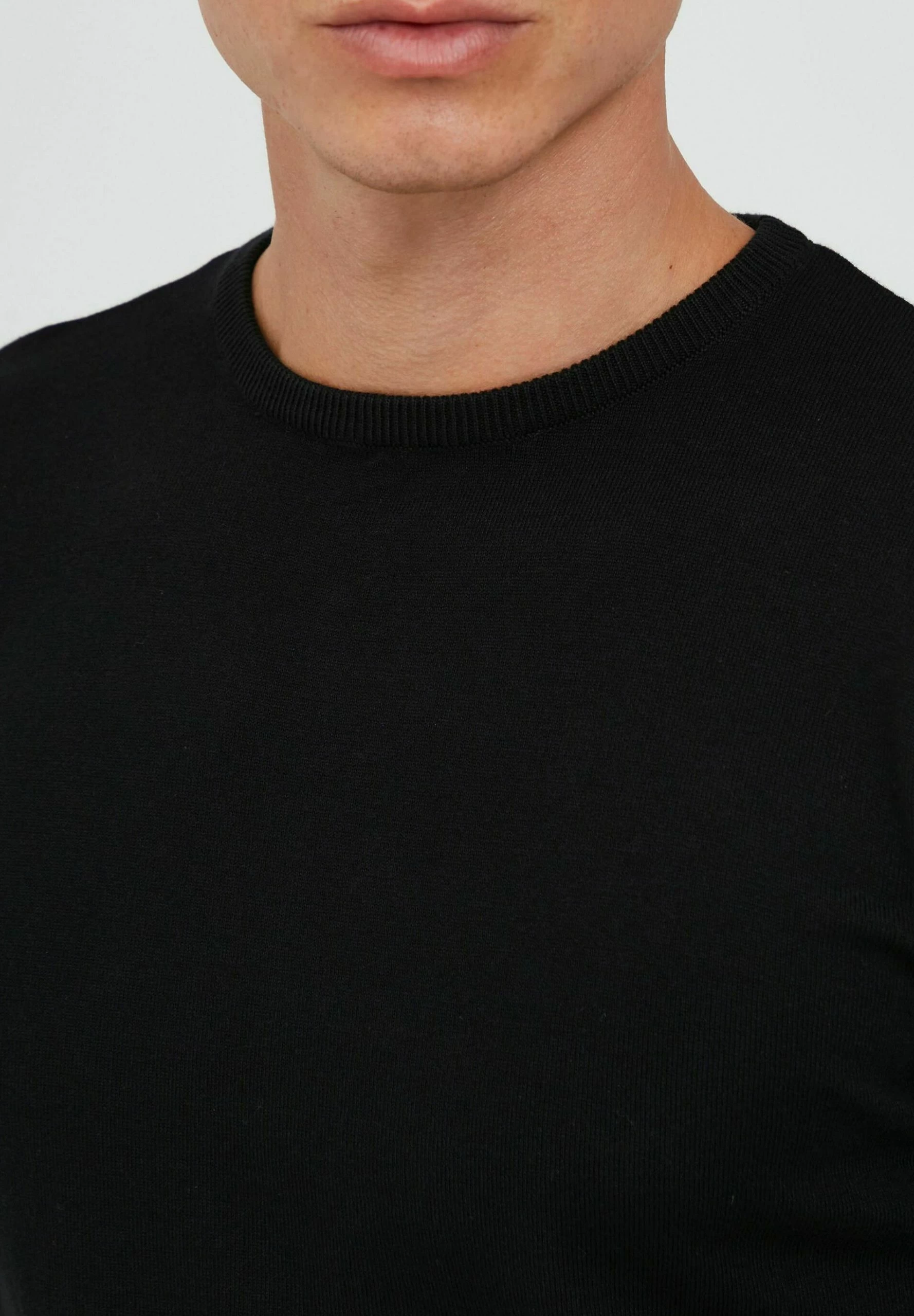 Indicode Jeans IDBADAN - Sweter - Czarny | Elegancki i Wygodny Sweter 4 Indicode Jeans IDBADAN - Sweter - Czarny | Elegancki i Wygodny Sweter - obrazek 4