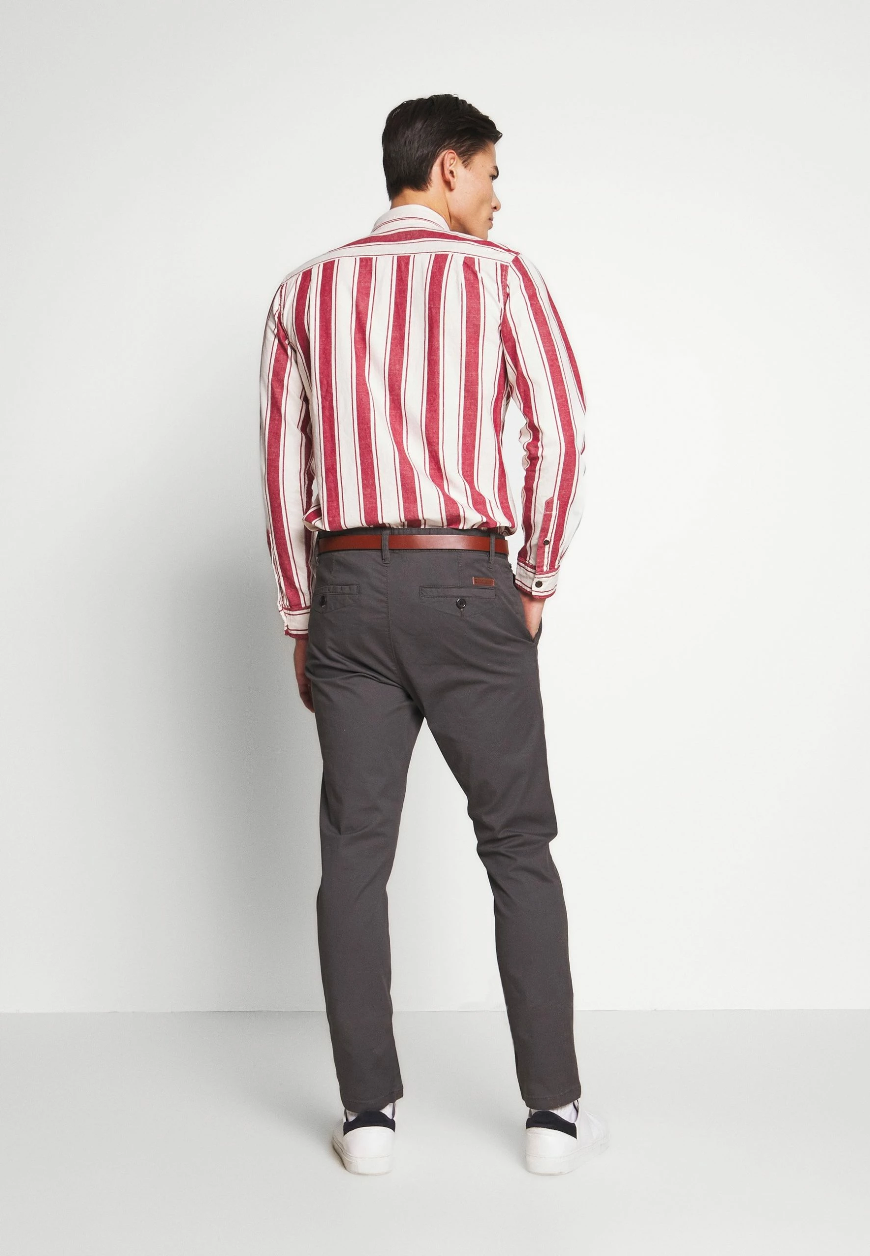 Indicode Jeans GOVER - Spodnie Chinosy - Ciemny Szary | Odzież/Spodnie 3 Indicode Jeans GOVER - Spodnie Chinosy - Ciemny Szary | Odzież/Spodnie - obrazek 3