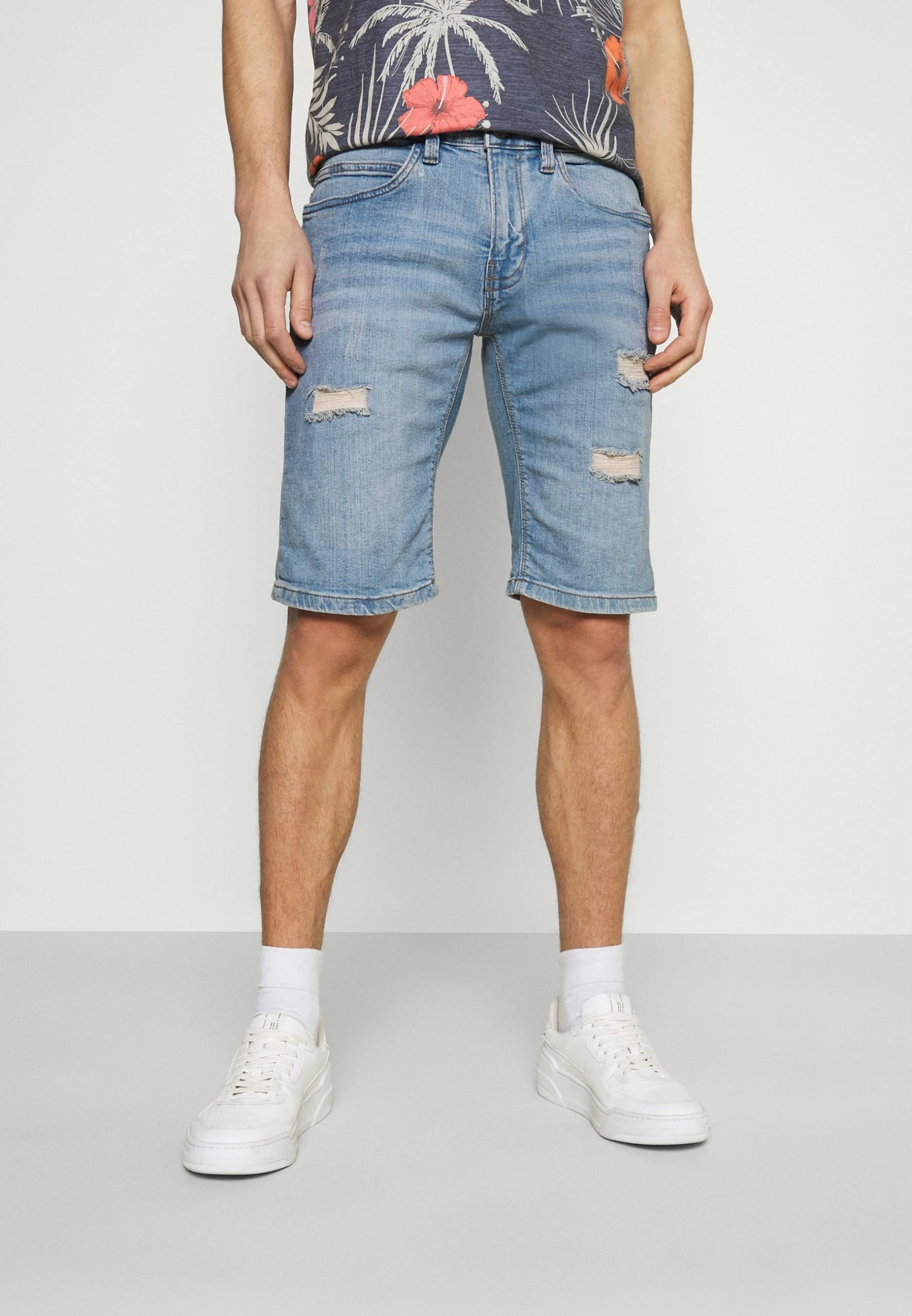Indicode Jeans KADEN HOLES - Szorty Jeansowe w Blue Wash | Modne i Wygodne 1 Indicode Jeans KADEN HOLES - Szorty Jeansowe w Blue Wash | Modne i Wygodne