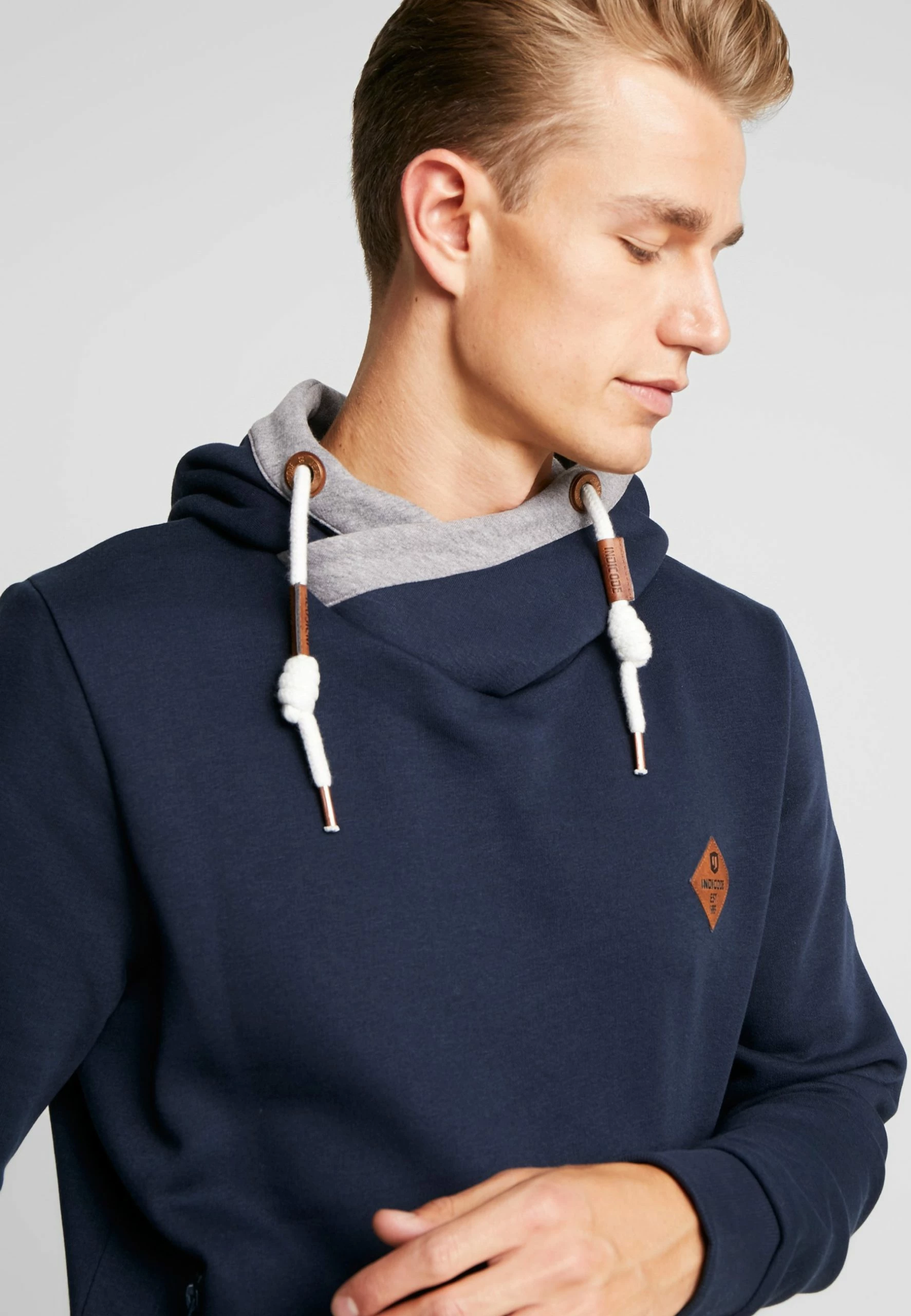 Indicode Jeans BATCHELOR - Bluza Z Kapturem - Navy | Bluzy Męskie | Indicode Jeans 4 Indicode Jeans BATCHELOR - Bluza Z Kapturem - Navy | Bluzy Męskie | Indicode Jeans - obrazek 4