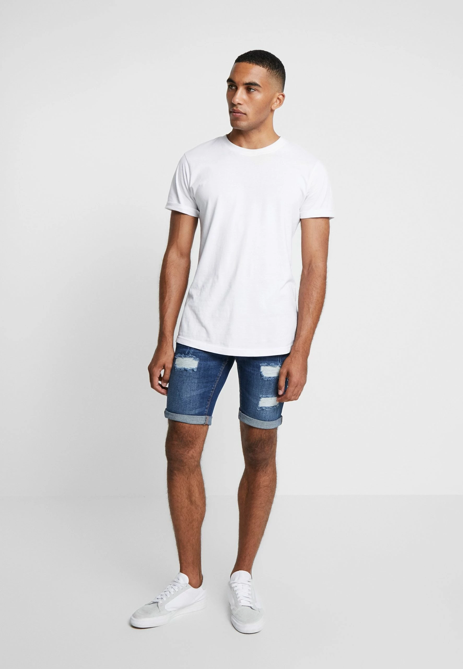 Indicode Jeans KADEN HOLES - Szorty Jeansowe - Medium Indigo | Modne i Wygodne Szorty Męskie 2 Indicode Jeans KADEN HOLES - Szorty Jeansowe - Medium Indigo | Modne i Wygodne Szorty Męskie - obrazek 2