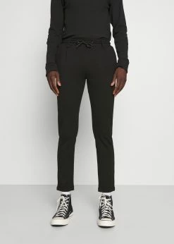 Indicode Jeans EBERLEIN - Spodnie Materiałowe Czarny Z Podwiniętymi Nogawkami