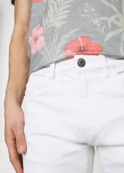 Indicode Jeans KADEN HOLES - Szorty Jeansowe Offwhite | Modne i Wygodne -Indicode Jeans Sklep 8c3cec2d69944ddf8affc9463d364fbe scaled