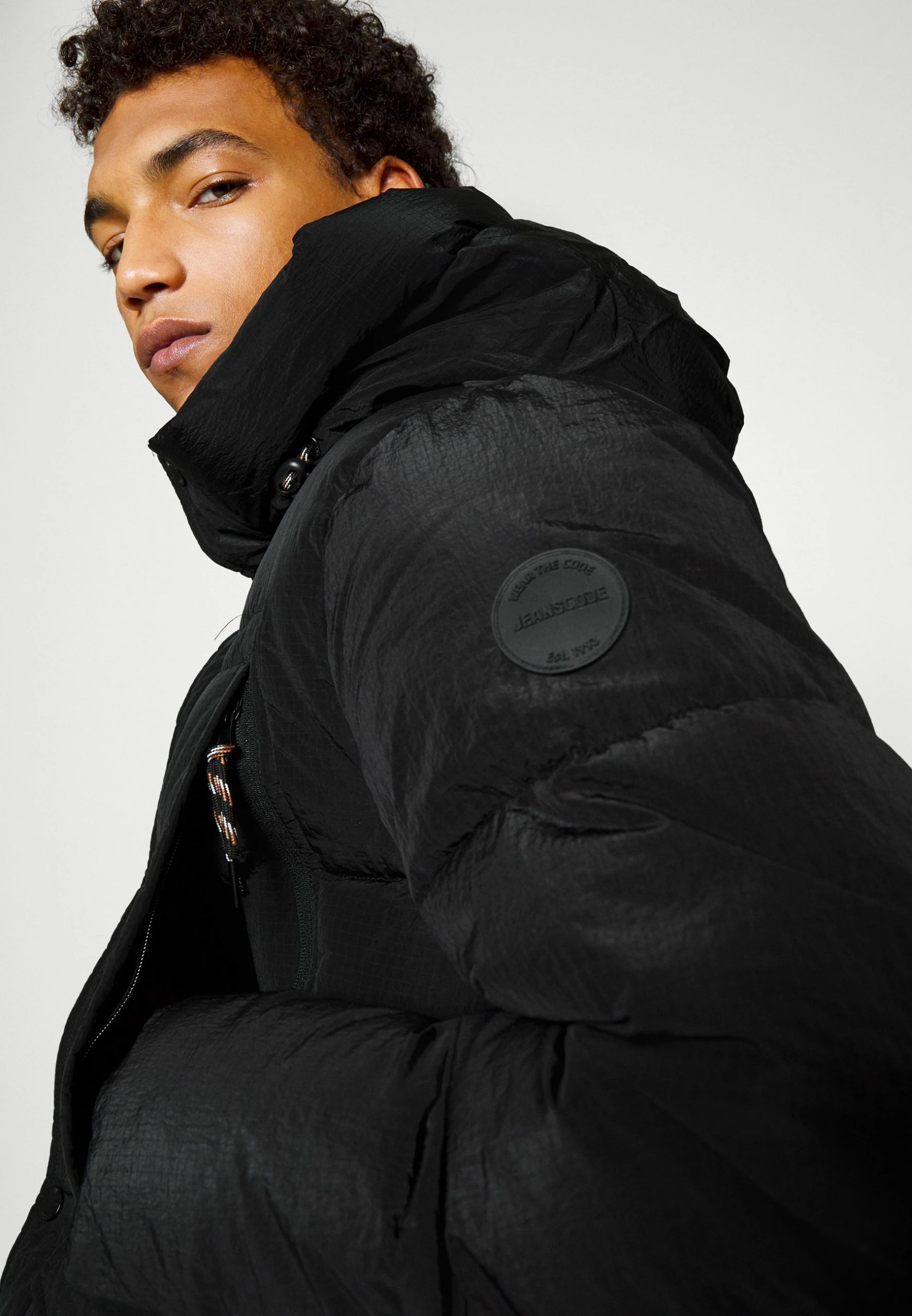 Indicode Jeans SULMON - Płaszcz Zimowy - Czarny | Elegancki i Ciepły Płaszcz Męski 5 Indicode Jeans SULMON - Płaszcz Zimowy - Czarny | Elegancki i Ciepły Płaszcz Męski - obrazek 5