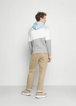 Indicode Jeans PESSAC - Bluza Z Kapturem - Skyblue | Bluzy Męskie | Modna Odzież 9 Indicode Jeans PESSAC - Bluza Z Kapturem - Skyblue | Bluzy Męskie | Modna Odzież -Indicode Jeans Sklep 9460a52aff634f9e952fbeb0beb7d83c scaled