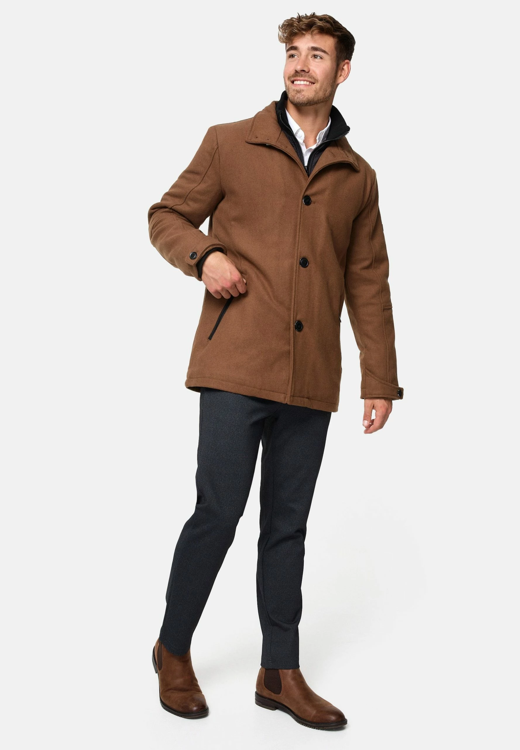 Indicode Jeans MÄNTEL BRITTANY - Kurtka Przejściowa w Kolorze Camel - Elegancka i Wygodna 2 Indicode Jeans MÄNTEL BRITTANY - Kurtka Przejściowa w Kolorze Camel - Elegancka i Wygodna - obrazek 2