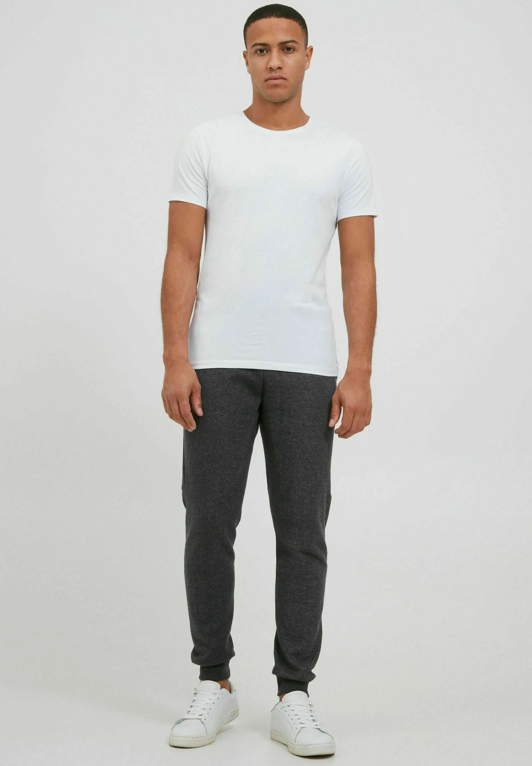 Spodnie Treningowe Indicode Jeans IDNAPANEE - Charcoal Mix | Wygodne i Stylowe 2 Spodnie Treningowe Indicode Jeans IDNAPANEE - Charcoal Mix | Wygodne i Stylowe - obrazek 2