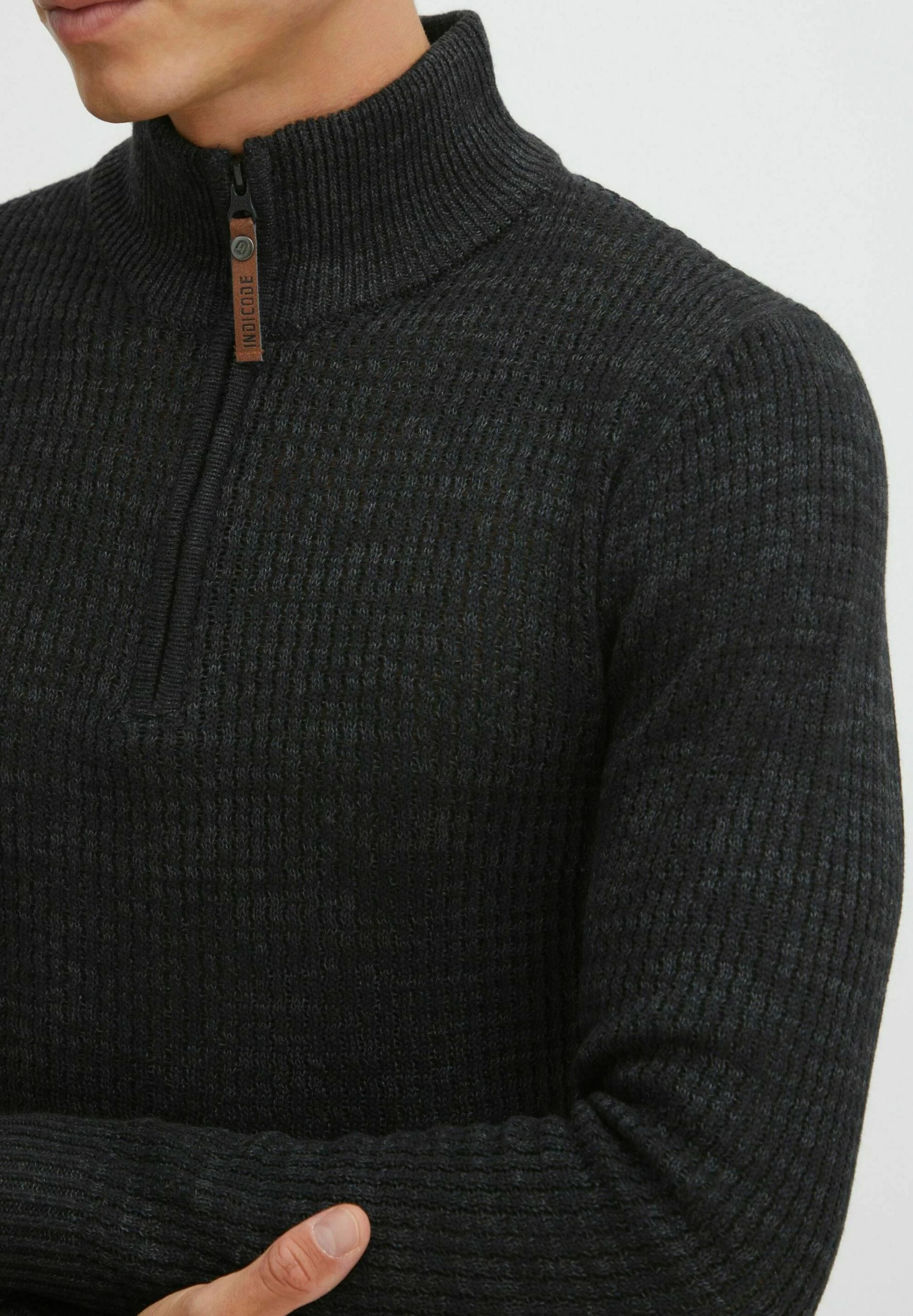 Indicode Jeans IDVALERO - Sweter czarny - Elegancki i wygodny sweter męski 4 Indicode Jeans IDVALERO - Sweter czarny - Elegancki i wygodny sweter męski - obrazek 4