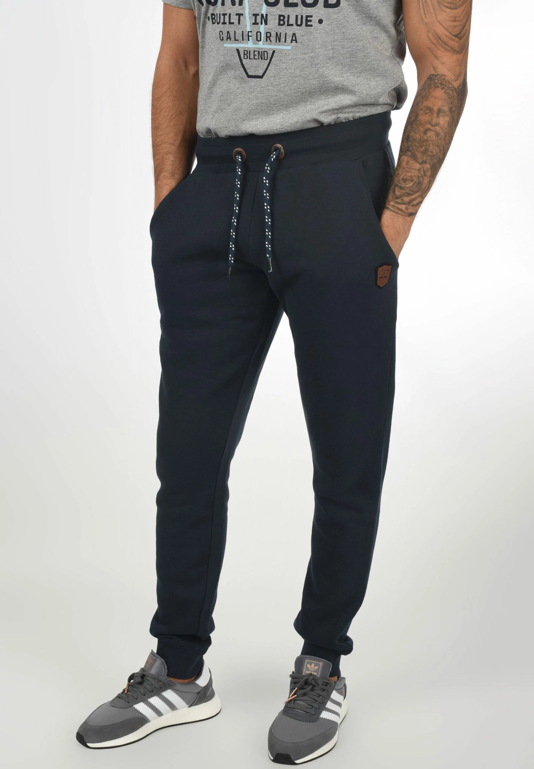 Indicode Jeans IDHULTOP - Spodnie Treningowe Navy | Wygodne i Stylowe Spodnie Męskie 1 Indicode Jeans IDHULTOP - Spodnie Treningowe Navy | Wygodne i Stylowe Spodnie Męskie