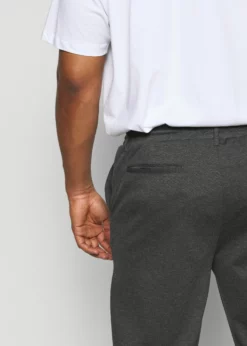 Indicode Jeans EBERLEINPLUS - Spodnie Materiałowe - Charcoal Mix | Wysoka Jakość | Odzież Męska 11 Indicode Jeans EBERLEINPLUS - Spodnie Materiałowe - Charcoal Mix | Wysoka Jakość | Odzież Męska -Indicode Jeans Sklep b6d1b39c9c63401a97a309f71d1316dc scaled