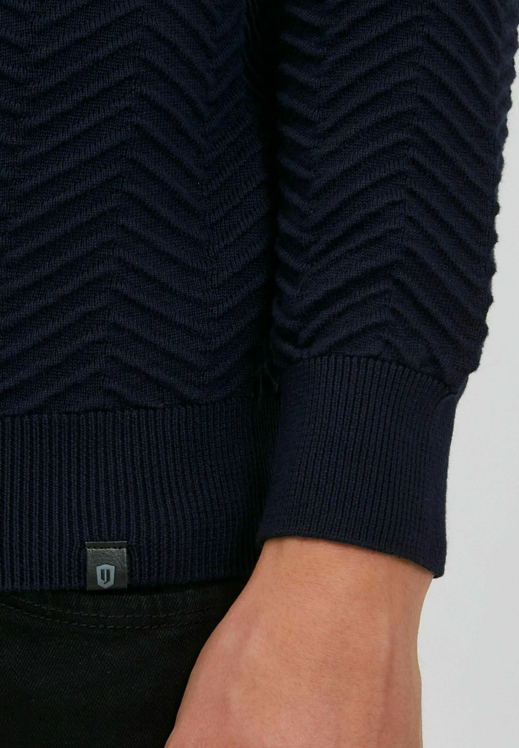 Indicode Jeans IDBANJAMON - Sweter Męski Navy | Wyjątkowa Kolekcja 5 Indicode Jeans IDBANJAMON - Sweter Męski Navy | Wyjątkowa Kolekcja - obrazek 5