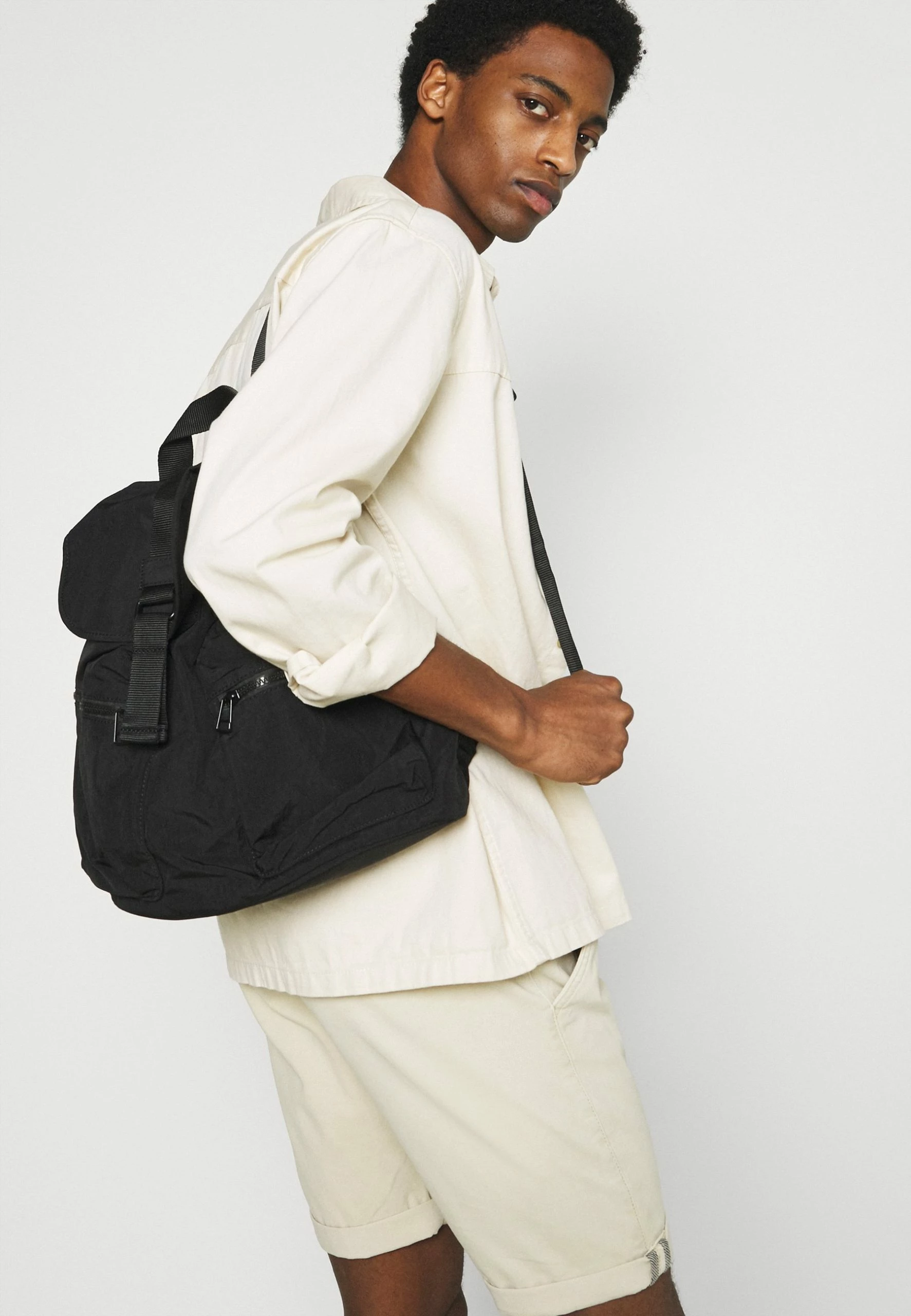 Indicode Jeans KAISER CHINO EXCLUSIV - Szorty - Fog | Wysoka jakość i styl 4 Indicode Jeans KAISER CHINO EXCLUSIV - Szorty - Fog | Wysoka jakość i styl - obrazek 4