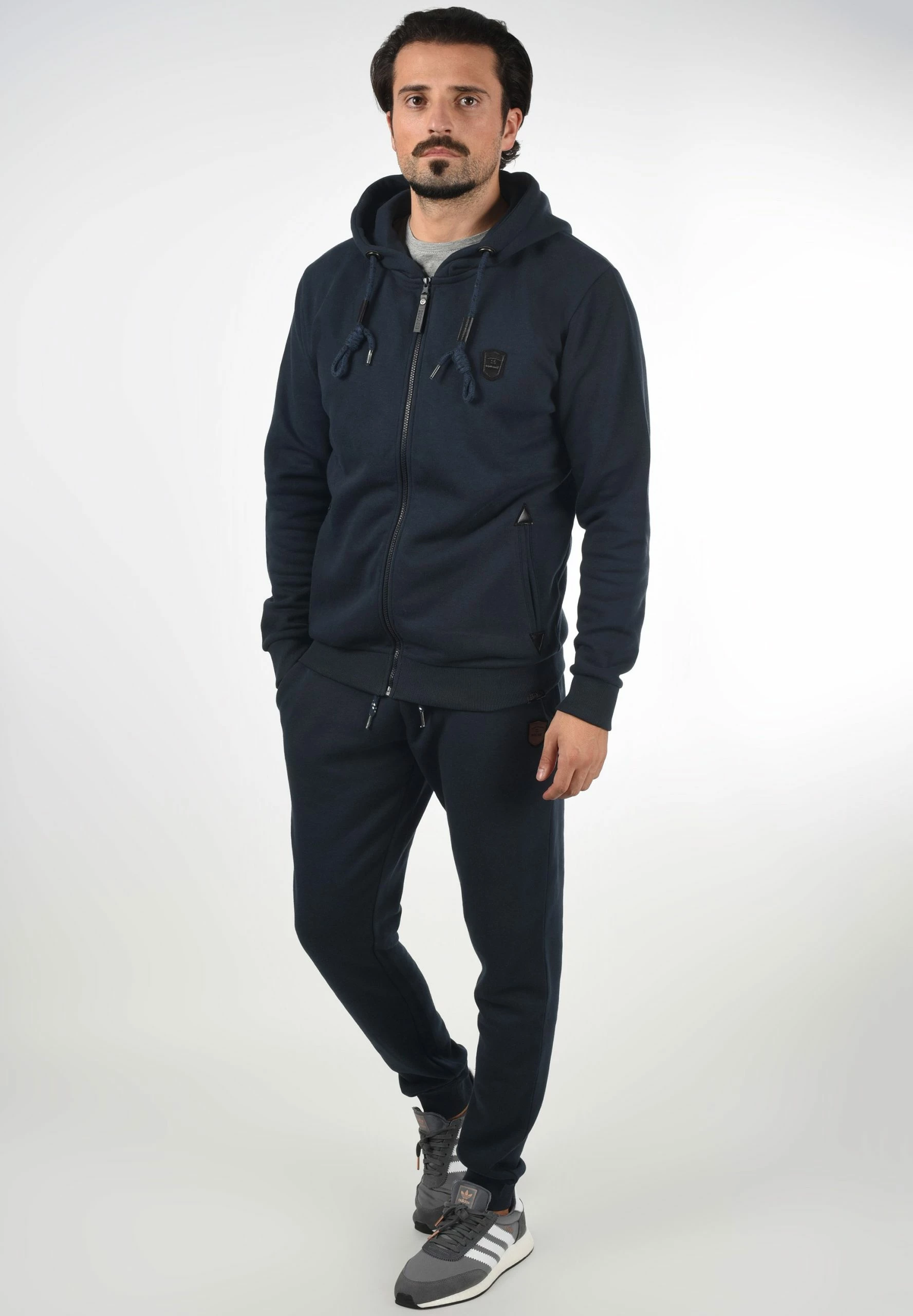 Indicode Jeans IDHULTOP - Spodnie Treningowe Navy | Wygodne i Stylowe Spodnie Męskie 2 Indicode Jeans IDHULTOP - Spodnie Treningowe Navy | Wygodne i Stylowe Spodnie Męskie - obrazek 2