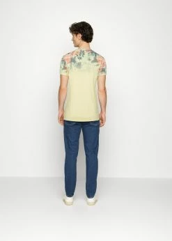 Indicode Jeans PALENCIA - T-shirt Z Nadrukiem - Pale Banana | Odzież Promocyjna 7 Indicode Jeans PALENCIA - T-shirt Z Nadrukiem - Pale Banana | Odzież Promocyjna -Indicode Jeans Sklep d60ab4f6f95241eebab95327a2e6c97f scaled