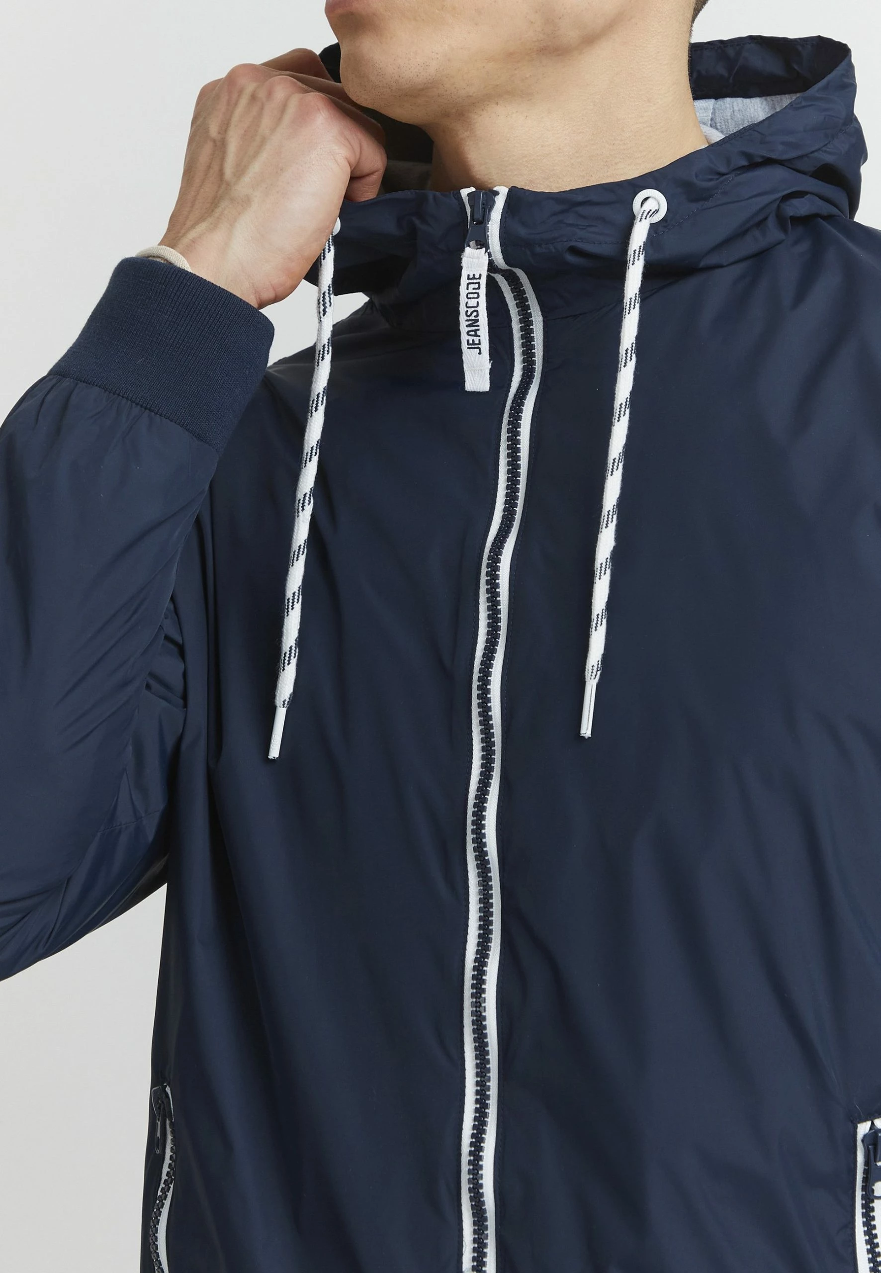 Indicode Jeans IDRikko - Kurtka Przejściowa - Navy | Kurtki Męskie | Modowa Kurtka Wiosenna 4 Indicode Jeans IDRikko - Kurtka Przejściowa - Navy | Kurtki Męskie | Modowa Kurtka Wiosenna - obrazek 4