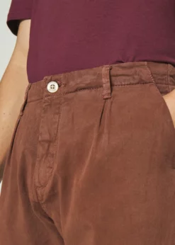 Indicode Jeans VILLE - Męskie Spodnie Materiałowe Rootbeer -Indicode Jeans Sklep e7c1acc5c8fe48b982db2e3fd4859e20 scaled