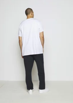 Indicode Jeans EBERLEINPLUS - Spodnie Materiałowe w Kolorze Navy | Luźny Fason | Wysoka Jakość | Odzież Męska -Indicode Jeans Sklep fb39fc2a5b874c8ea983e7930815da5d scaled