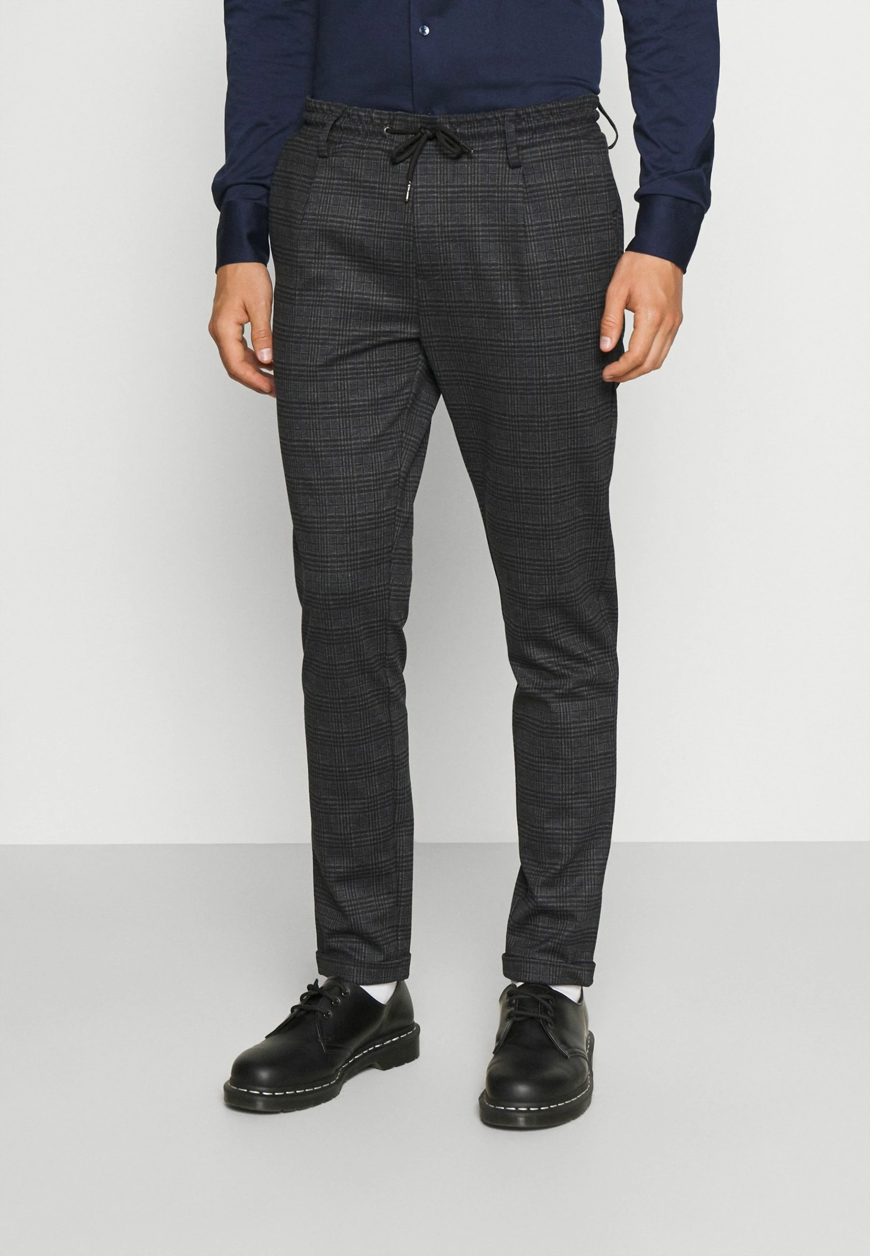 Indicode Jeans EBERLEIN WITH ROLLED UP - Spodnie Materiałowe - Macan Grey | Odzież/Spodnie 1 Indicode Jeans EBERLEIN WITH ROLLED UP - Spodnie Materiałowe - Macan Grey | Odzież/Spodnie