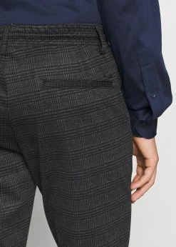 Indicode Jeans EBERLEIN WITH ROLLED UP - Spodnie Materiałowe - Macan Grey | Odzież/Spodnie 11 Indicode Jeans EBERLEIN WITH ROLLED UP - Spodnie Materiałowe - Macan Grey | Odzież/Spodnie -Indicode Jeans Sklep fd5249d436484b83a2c7ef2e7b78be8c scaled