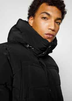 Indicode Jeans SULMON - Płaszcz Zimowy - Czarny | Elegancki i Ciepły Płaszcz Męski 11 Indicode Jeans SULMON - Płaszcz Zimowy - Czarny | Elegancki i Ciepły Płaszcz Męski -Indicode Jeans Sklep fee14f6f789f458589a62ea3f13c0be0 scaled