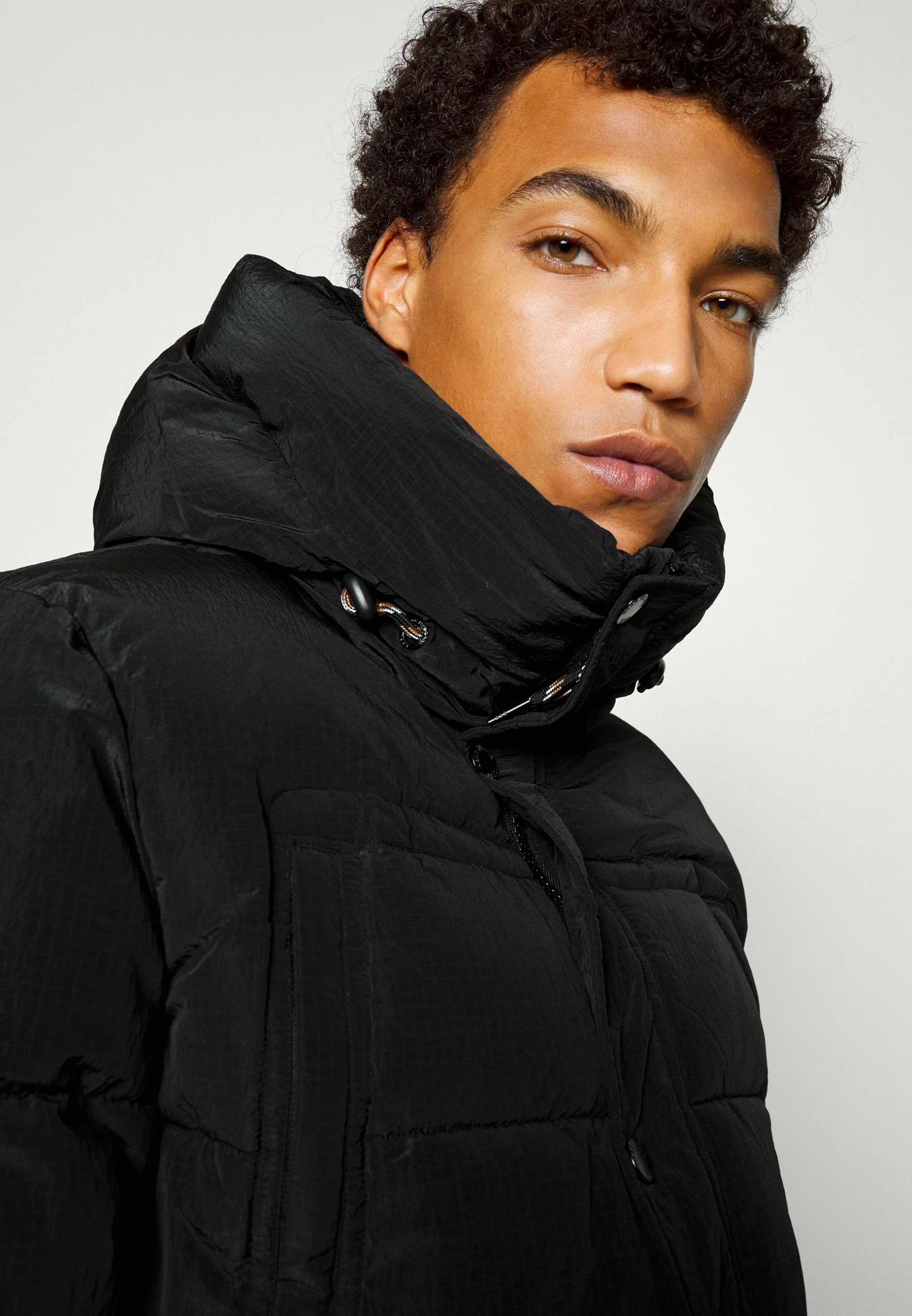 Indicode Jeans SULMON - Płaszcz Zimowy - Czarny | Elegancki i Ciepły Płaszcz Męski 4 Indicode Jeans SULMON - Płaszcz Zimowy - Czarny | Elegancki i Ciepły Płaszcz Męski - obrazek 4