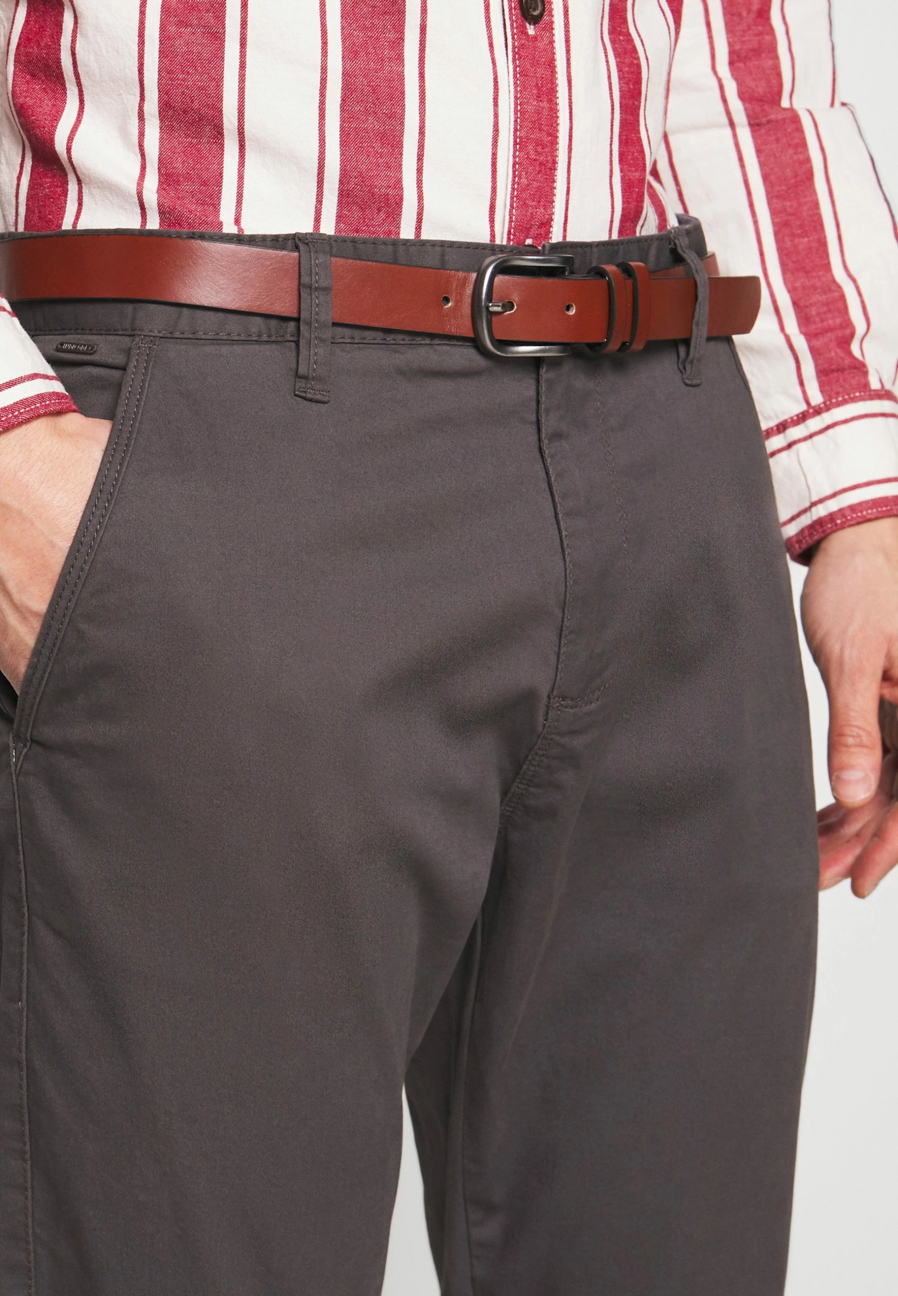 Indicode Jeans GOVER - Spodnie Chinosy - Ciemny Szary | Odzież/Spodnie 5 Indicode Jeans GOVER - Spodnie Chinosy - Ciemny Szary | Odzież/Spodnie - obrazek 5